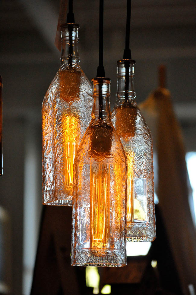 prázdné láhve jako základ pro designové osvětlení