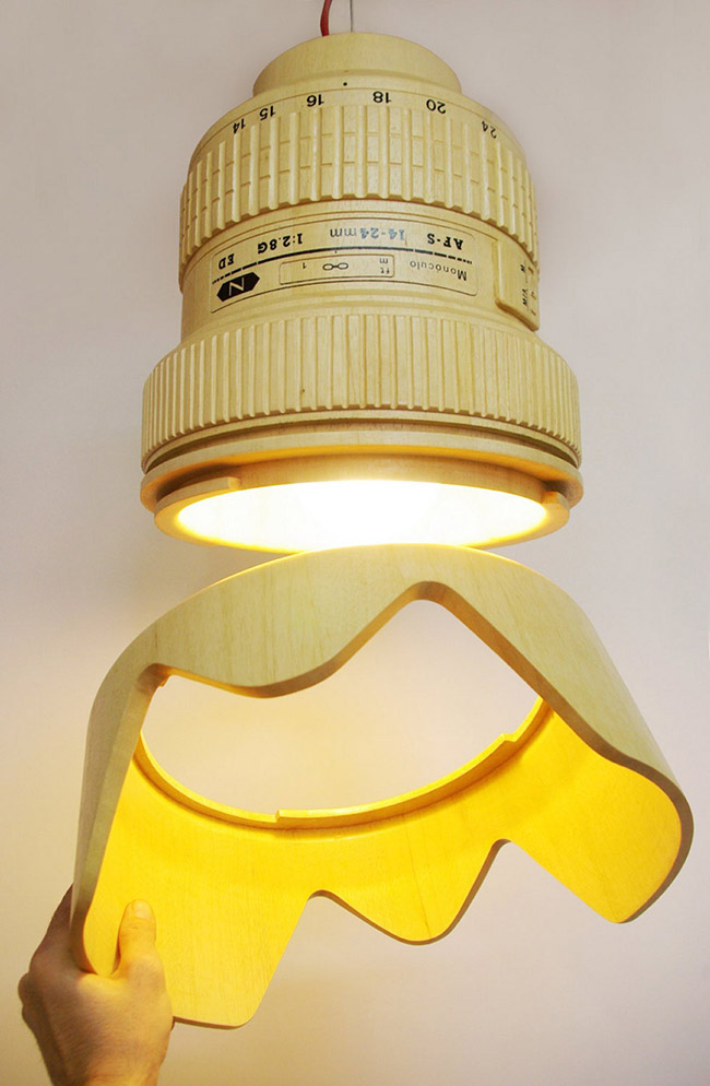 dřevěná lampa ve tvaru objektivu
