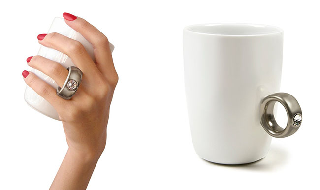 designový hrnek na kafe nebo čaj s prstýnkem