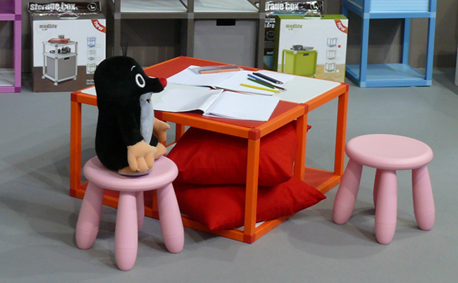 nábytek do dětského pokoje - regál MODlife, židle s Krtečkom