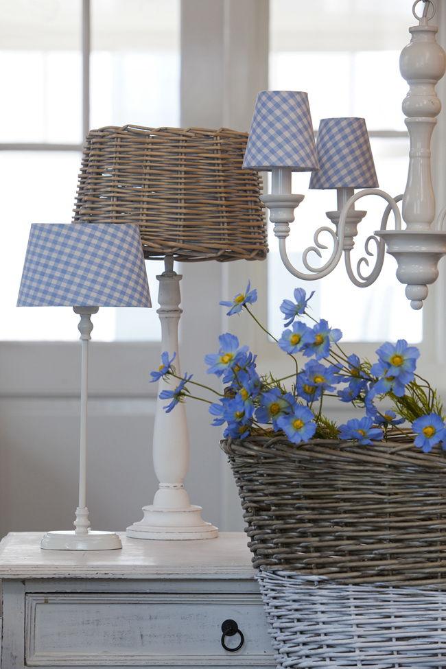 stolní lampy se stínidlem v modrém odstínu