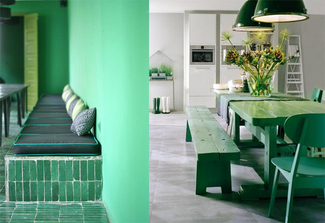 zelená zeď s posezením na polštářích a zelený dřevěný jídelní stůl s lavicí