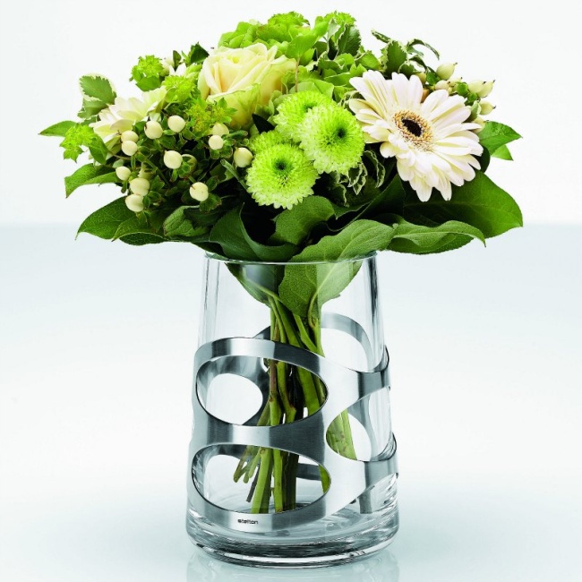 moderní váza skleněná s květinami