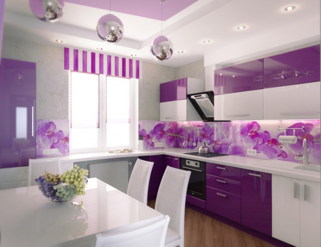Moderní fialová kuchyň