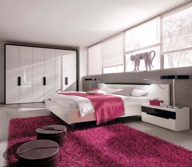 Moderní růžová ložnice