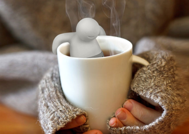 designové sítko na luhování čaje v hrnku